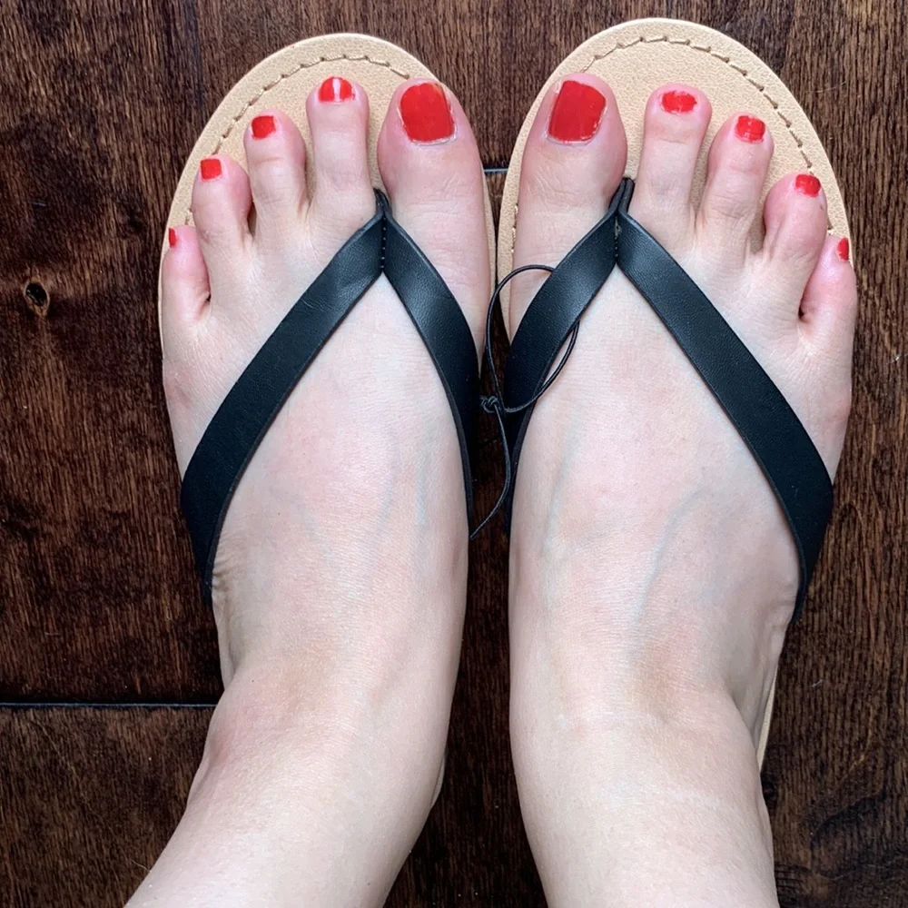 NWT LOFT Black Thong Sandals Size 7